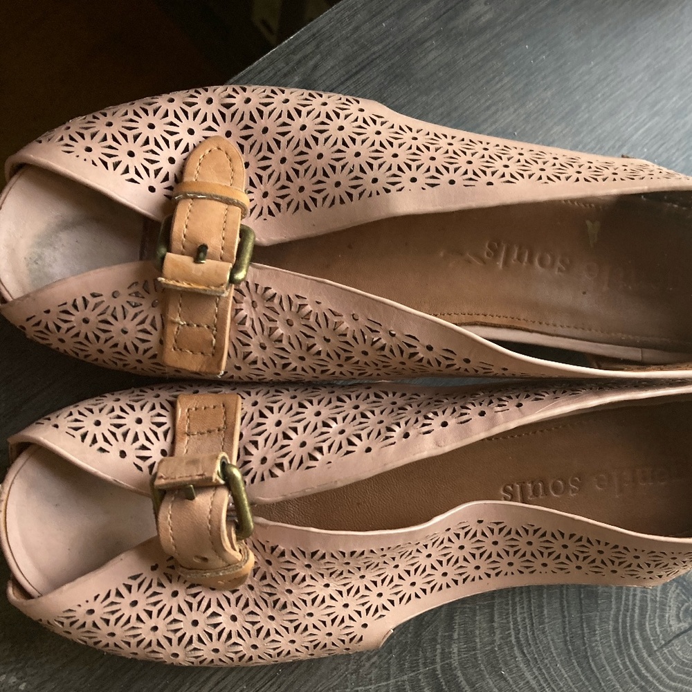 Gentle Souls pink leather zero drop peep toe shoes, 7.5